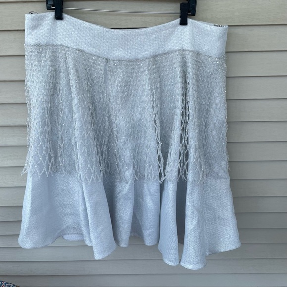 GEMY MAALOUF Shimmery Silver Short Skirt with Beaded Details Size 16/18 - Picture 5 of 13